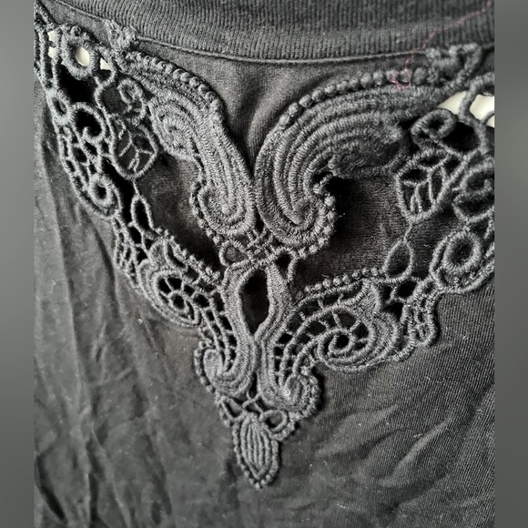 Camber & Grace sweater with beautiful detailing on the front - Picture 2 of 4